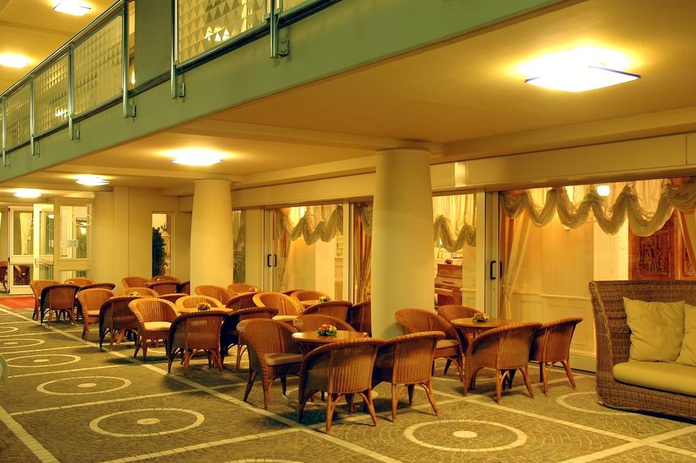 Universal Hotel Cervia Bagian luar foto