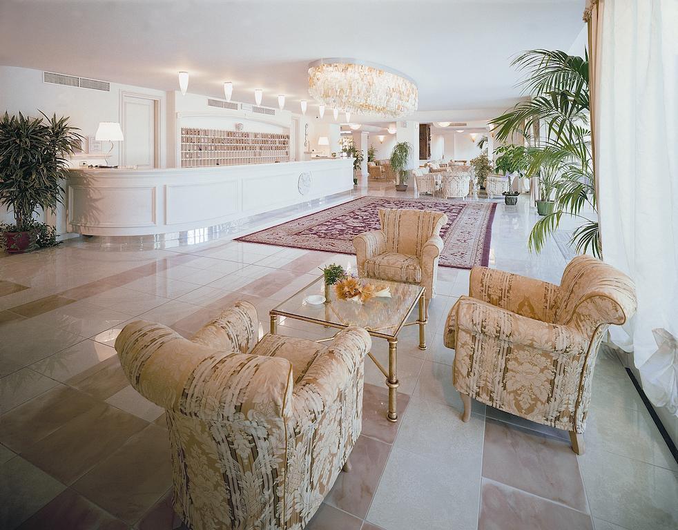Universal Hotel Cervia Bagian luar foto