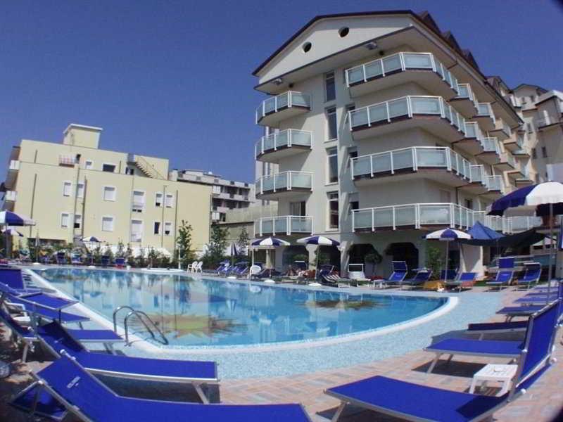 Universal Hotel Cervia Bagian luar foto