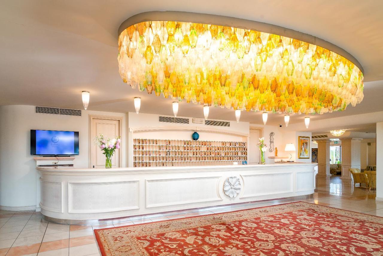 Universal Hotel Cervia Bagian luar foto