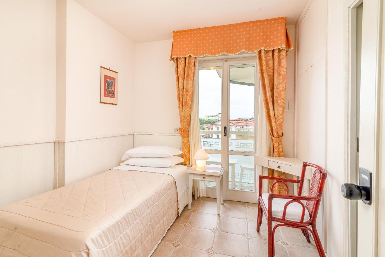 Universal Hotel Cervia Bagian luar foto