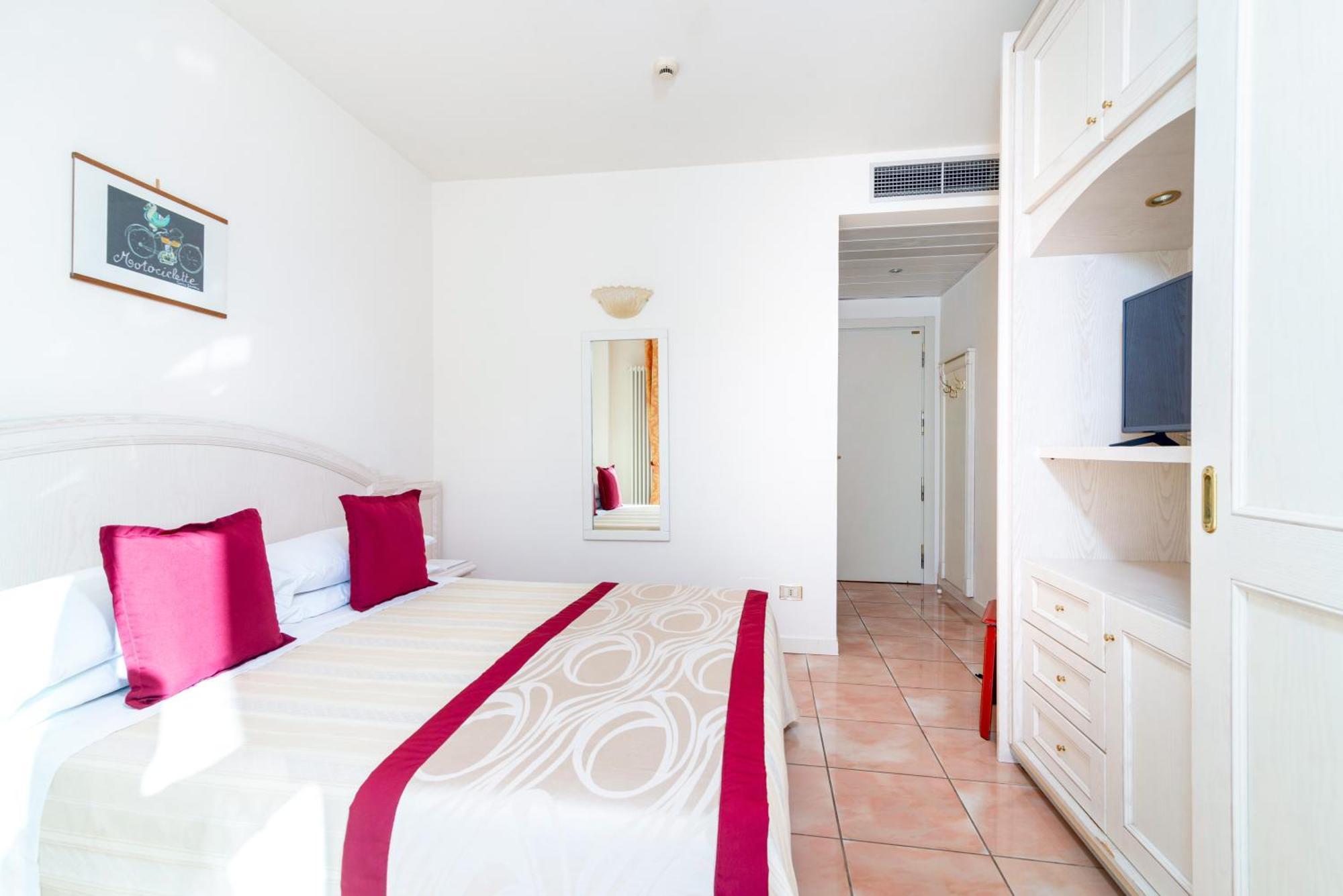 Universal Hotel Cervia Bagian luar foto